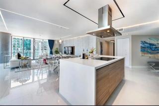 Stunning Condo by the Beach - 7