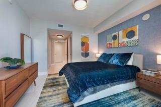 Stunning Condo by the Beach - 6
