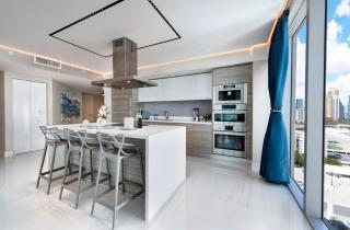Stunning Condo by the Beach - 3