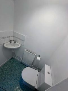 King 4-Bed Haven Near Station & Centre - 6