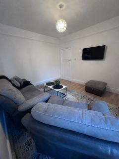 King 4-Bed Haven Near Station & Centre - 1