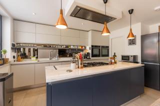 Hampton 3 Bed House Parking - 8