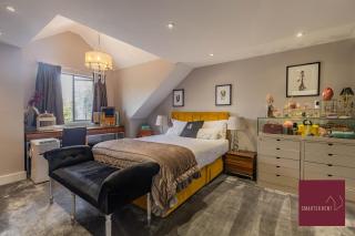 Hampton 3 Bed House Parking - 3