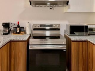2 Bedroom Apt Mountain view & Pool near Airport - 2