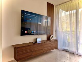 2 Bedroom Apt Mountain view & Pool near Airport - 1