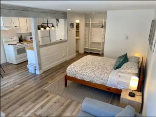 NEW Studio | Complex pool & hot tub | Free parking - 4