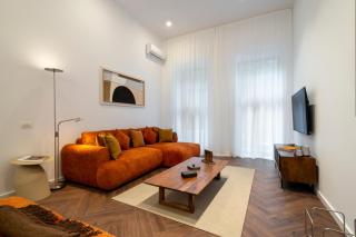 Designer 4BR Retreat - Chic & Central - Steps to Old Town - 3