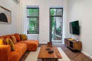 Designer 4BR Retreat - Chic & Central - Steps to Old Town - 2