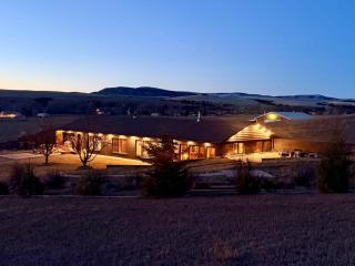 NEW! Cozy Ranch House: Sauna & Views! Sleeps 10+ - 4