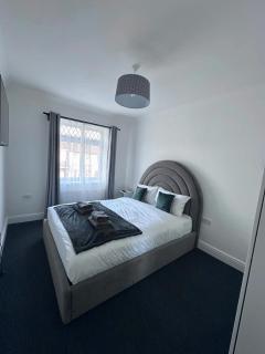 Charming 6-Bedroom House - Near City Centre - 7