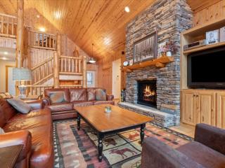 Large Log Home on Lake with Hot Tub - 8