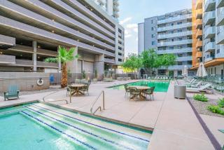 Phoenix City Stay with Balcony Pool Parking WD - 5