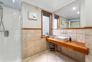 The Nest - Guest House, Acacia Bay, Panoramic Lake Views - 9