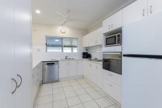 Seascape Holidays - 53 Reef Street - 8