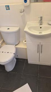 Room 5 En-Suite Central Blackpool - 8