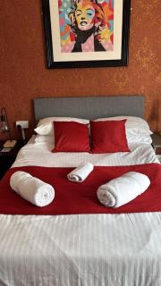 Room 5 En-Suite Central Blackpool - 5