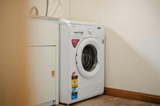 Modern 3 Bedroom Family Retreat Free Parking Near Launceston CBD - 1