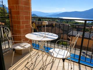 Stunning Pool Apartment with Lake View - 5