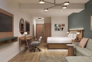 La Quinta Inn and Suites by Wyndham Central McKinney - 4