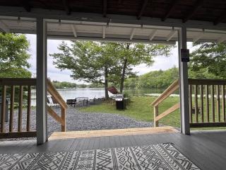 Lakefront Haven Modern Cottage - 3
