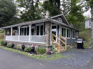 Lakefront Couples Retreat in the Poconos - 8