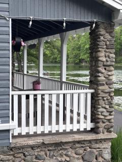 Lakefront Couples Retreat in the Poconos - 4
