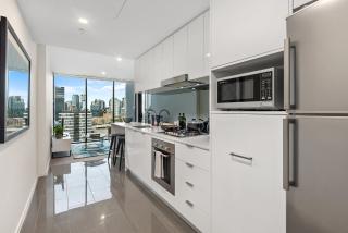 Sunny, Central & Modern Apt with Breathtaking Views! - 4