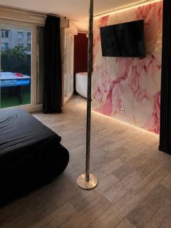 La Porte Défendue - Limitless - Jacuzzi, sauna, barre de pôle dance et cinéma extérieur - 2