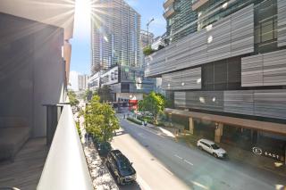 Stylish 1BR Tower Stay in Downtown Brickell - 2