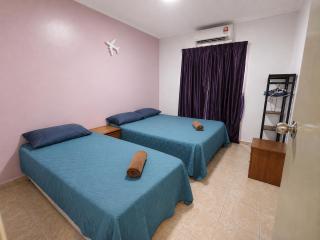 Bucketland Villa 2 Alor Gajah Melaka - Private Pool, Karaoke & Foosball - 3