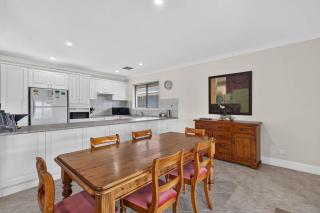 22 Lakeside Cct - Spacious Lakefront Home - Encounter Bay - 5
