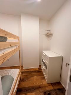 5 bedroom 3 bath apartment sleeps 10plus Jersey City Central 5 min walk to PATH - 2