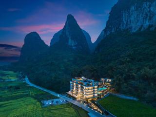 BYMA Valley Hideaway Resort Yangshuo·Ten-Mile Gallery · Yulong River·Double-Level Cliffside Infinity Pools · Private Luxury Villas ·Panoramic Floor-to-Ceiling Café & Dining - 8