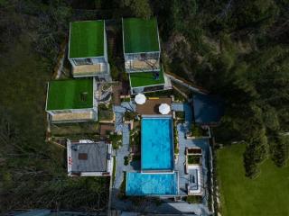 BYMA Valley Hideaway Resort Yangshuo·Ten-Mile Gallery · Yulong River·Double-Level Cliffside Infinity Pools · Private Luxury Villas ·Panoramic Floor-to-Ceiling Café & Dining - 5