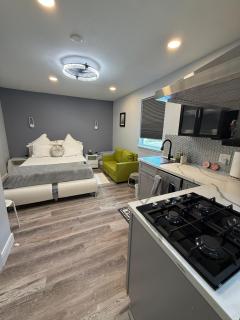 Private Luxury Apartment Near IKEA, Gated Parking - 0