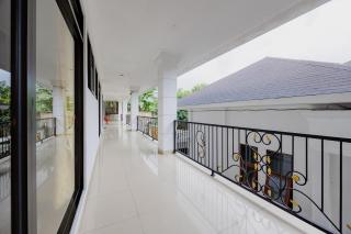 RedDoorz Premium near Stasiun Lenteng Agung - 7