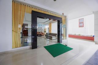 RedDoorz Premium near Stasiun Lenteng Agung - 9