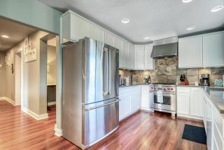 Pelican Keel 4BR, Bay Views & Walk to Beach Bay - 4