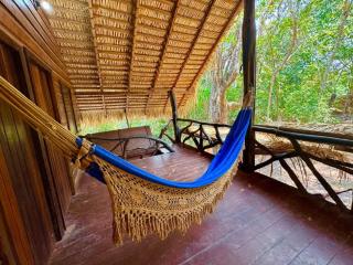 Casa da Arvore com cafe da manha piscina AC e praia - 8