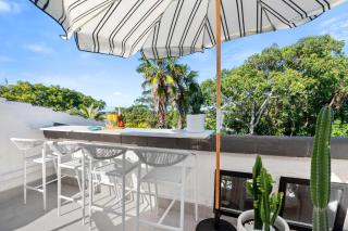 Yarraga Tropical Escape with Pool & Private Rooftop - 9