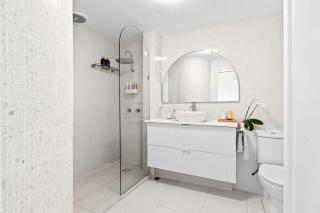 Yarraga Tropical Escape with Pool & Private Rooftop - 2