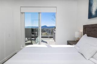 180 Mt View Huge Balcony 2BR 3Beds 2Bath 2Parkings Penthouse - 4