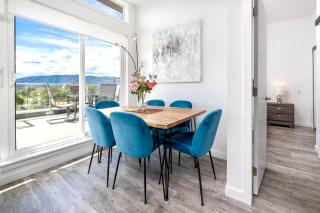 180 Mt View Huge Balcony 2BR 3Beds 2Bath 2Parkings Penthouse - 1