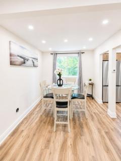 3BR Spacious Home in Waterloo, Fenced Backyard, Office Space, Family & Pets Friendly - 6