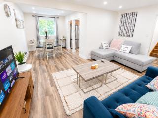3BR Spacious Home in Waterloo, Fenced Backyard, Office Space, Family & Pets Friendly - 8