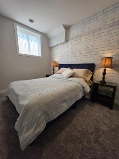 Private Luxury Retreat - King Bed - Full Kitchen - 4