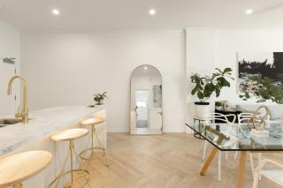 Central South Bank 2BR Apt with HUGE Balcony & Pool - 1