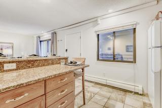 Freshly Updated Condo, across the street from the resort Edel O apts - 9