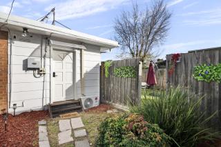 Spacious 4-Bed Retreat in Vibrant Footscray - 2