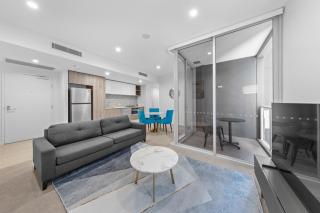 Elegant City Retreat Arthouse 1BR Apartment - 0